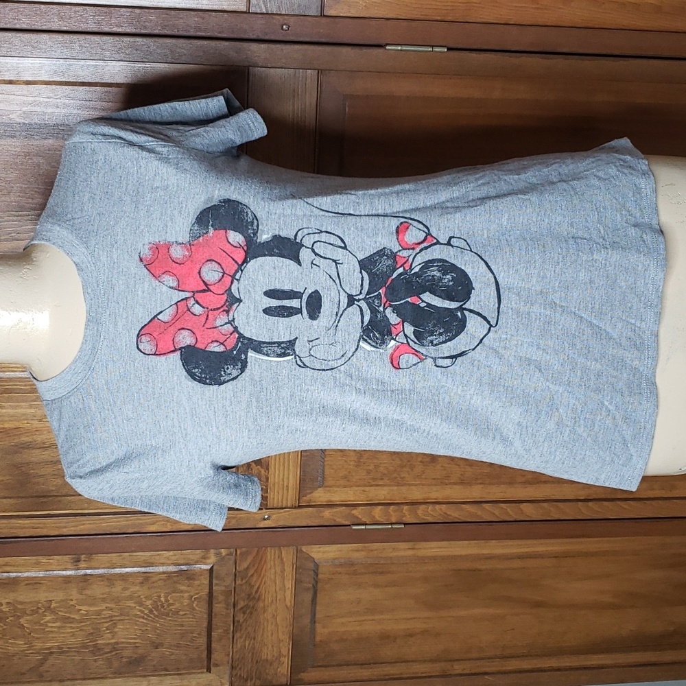 Disney's Women's Mickey Sitting Minnie Mouse Vintage Tee Sz S